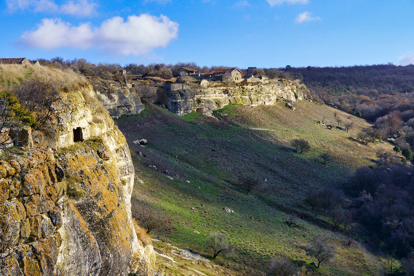 На плато Чуфут-Кале