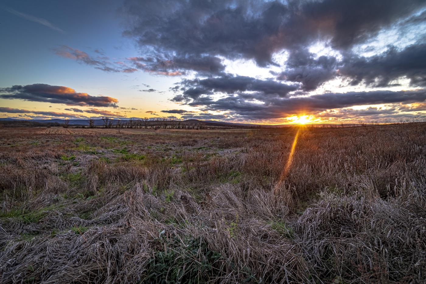 Теплым осенним вечером
