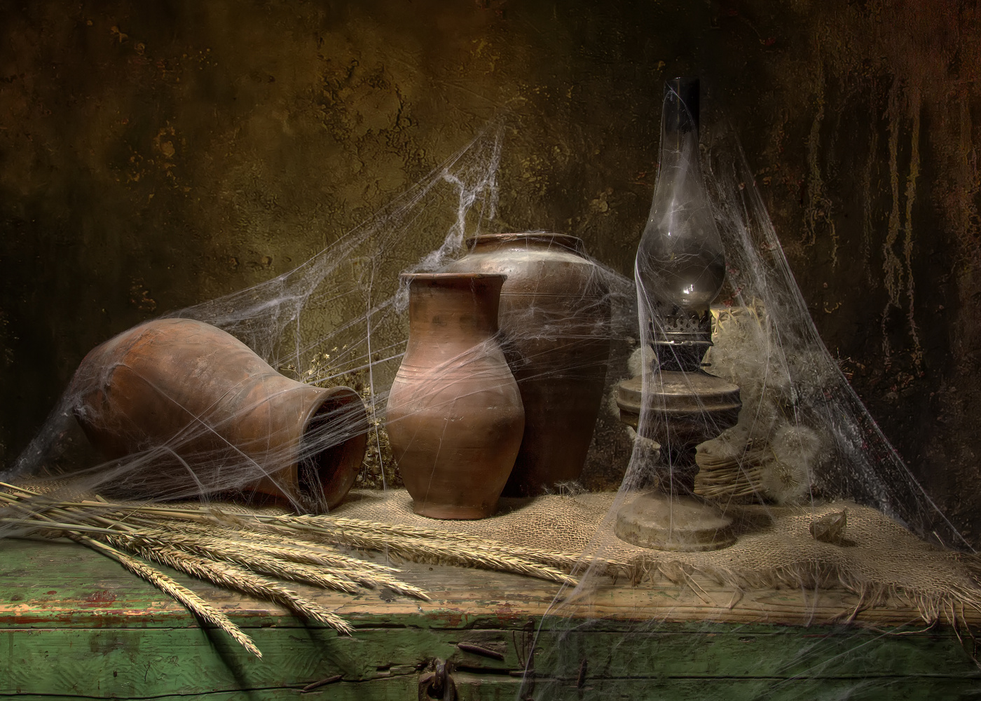 На старом сундуке...