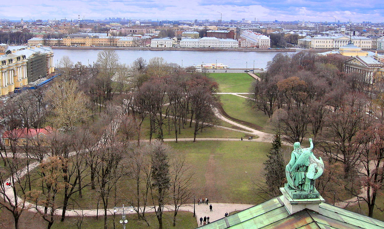 Вид сверху на Питер