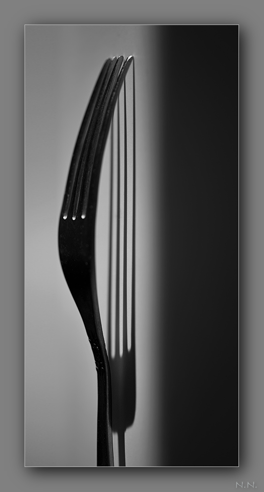 вилка с тенью