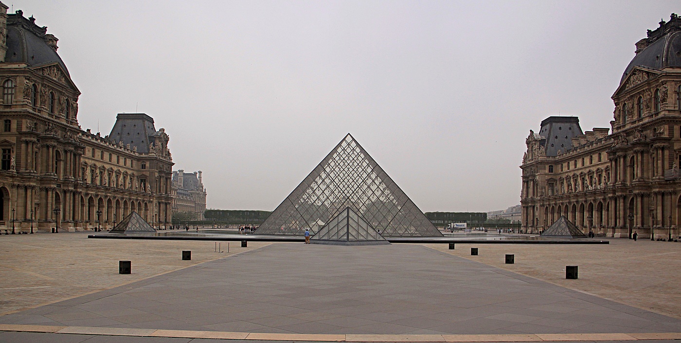 Лувр с утра