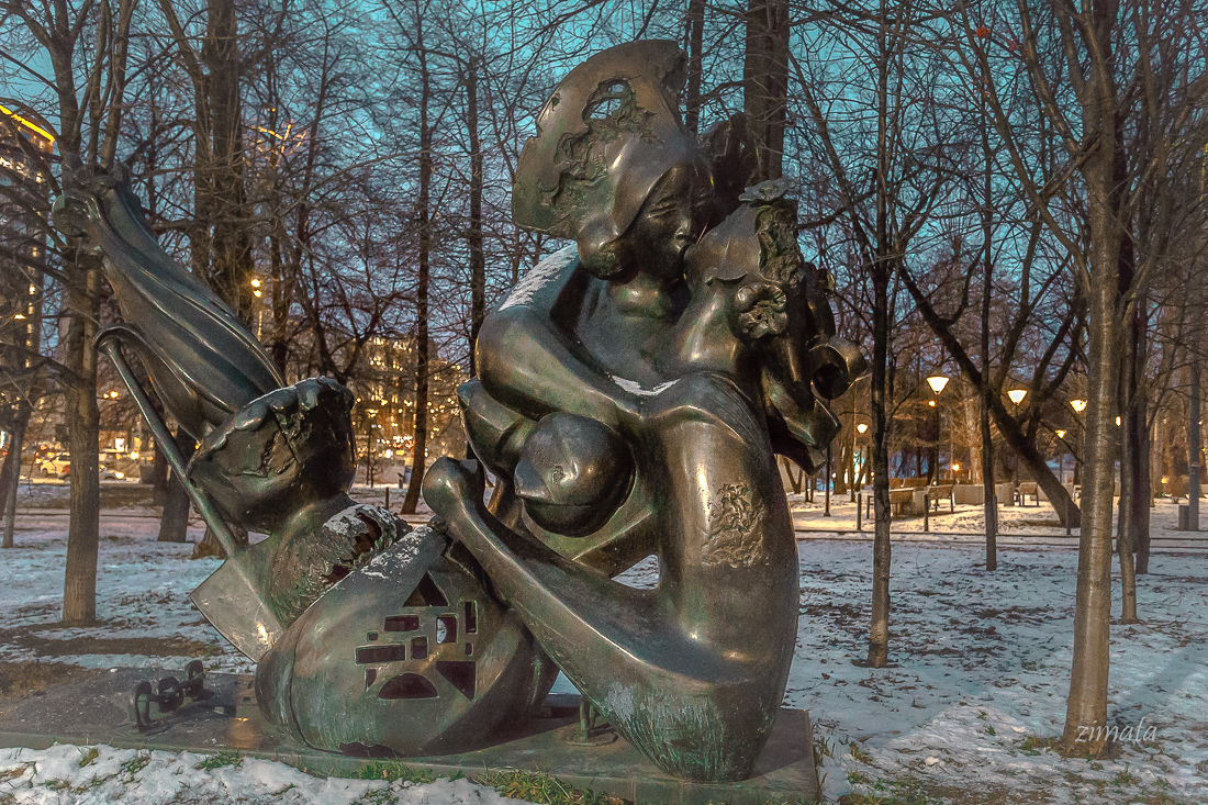 в темном московском переулке