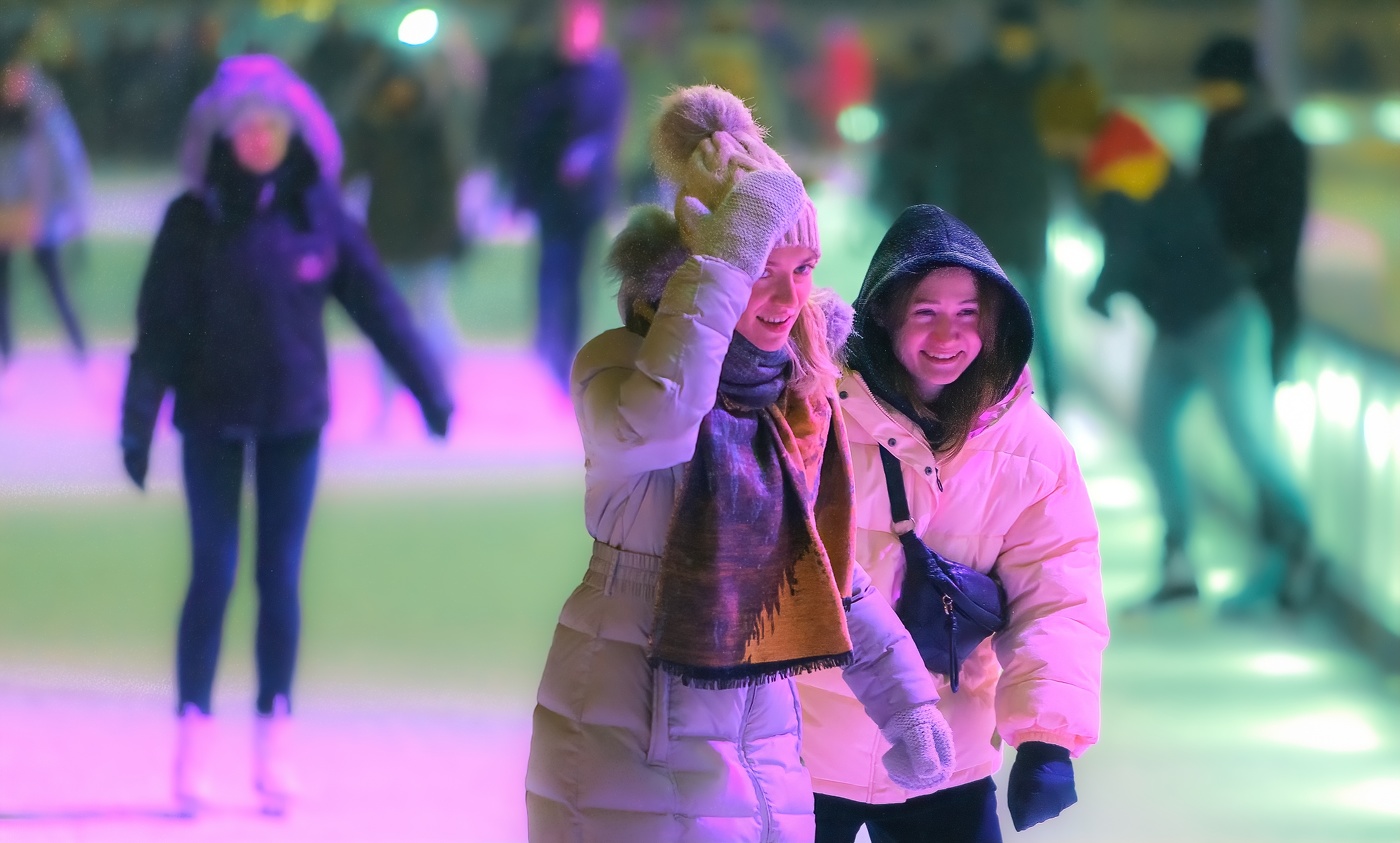 На катке в лицах