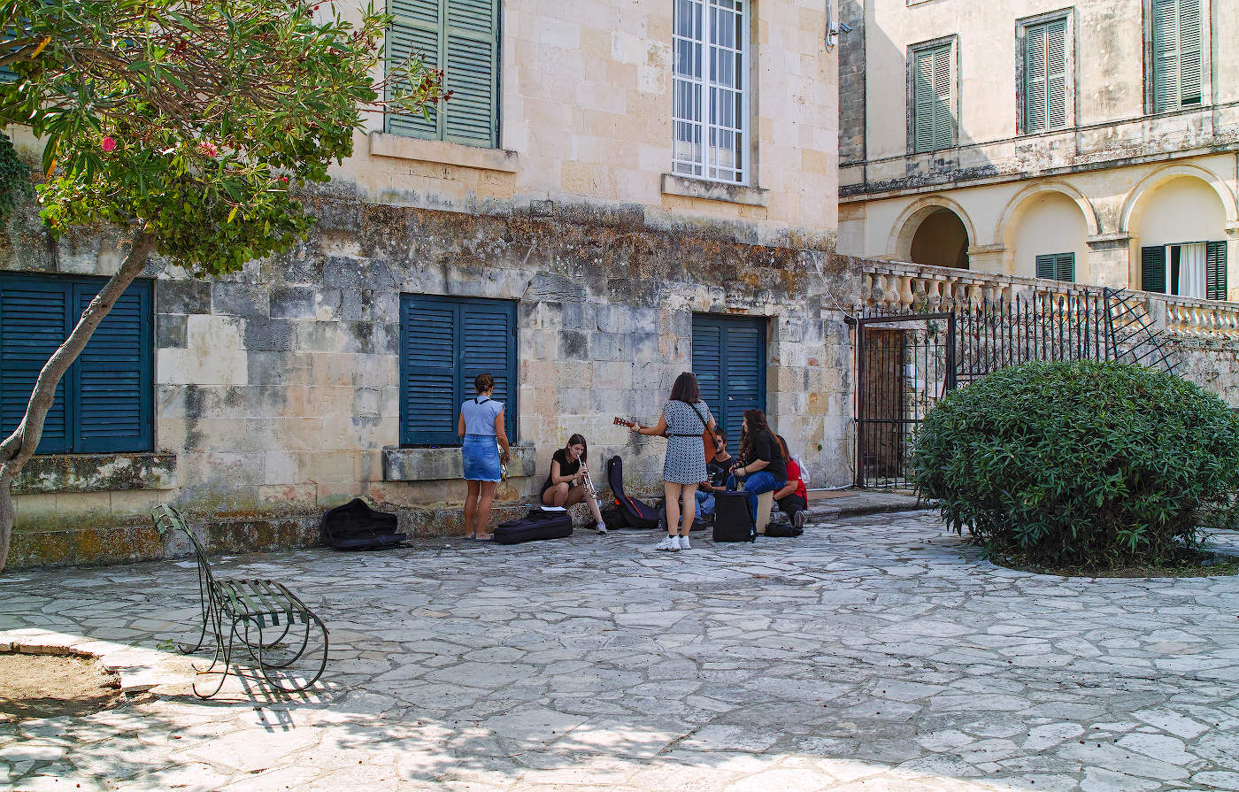 Репетиция уличных музыкантов