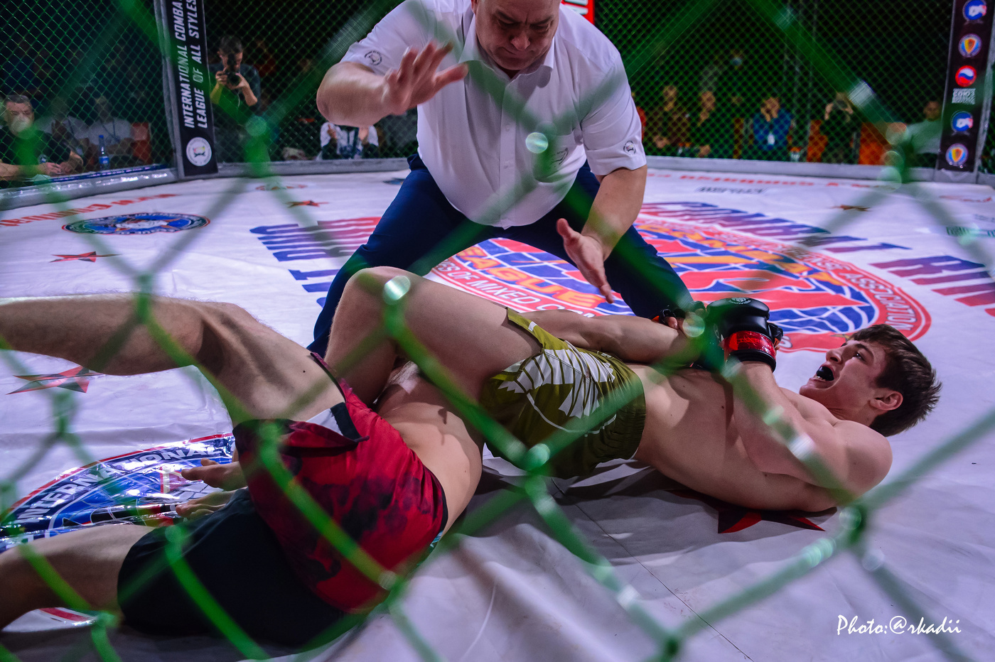 Болевой приём...!