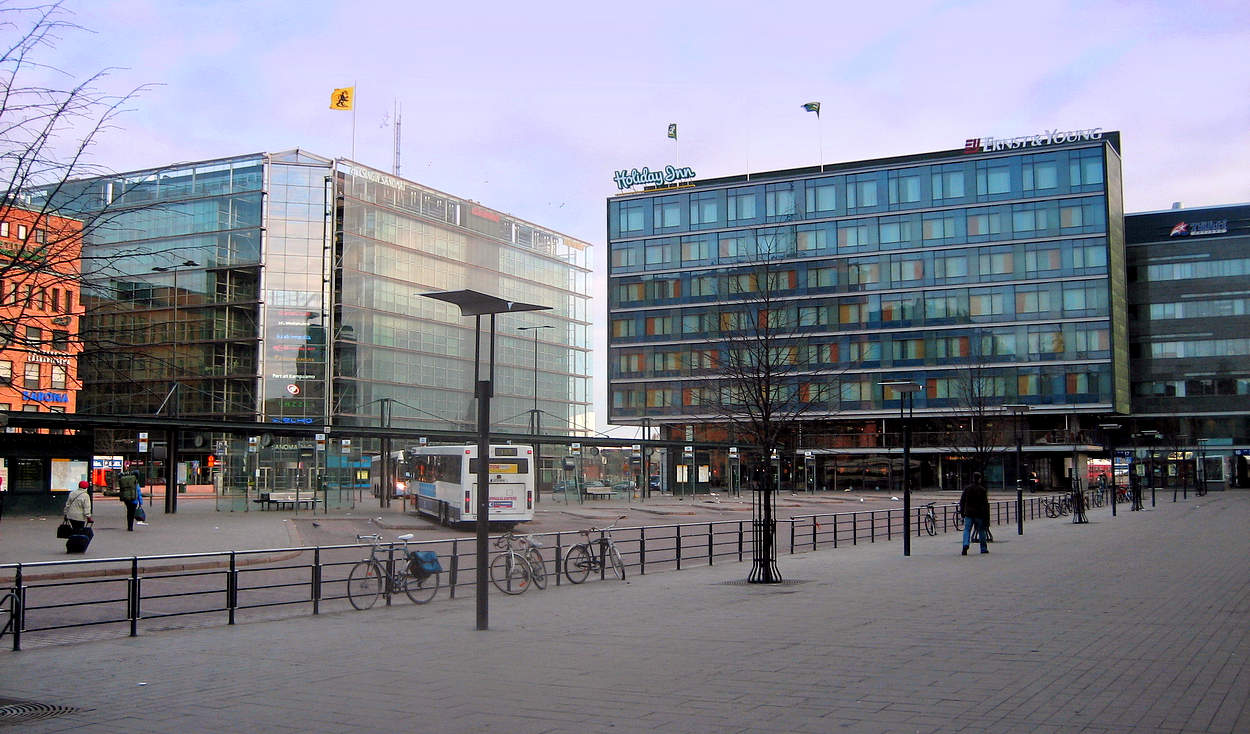 Утром на площади в Хельсинки