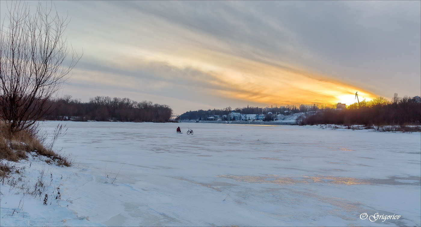 Уходит вечер на покой...