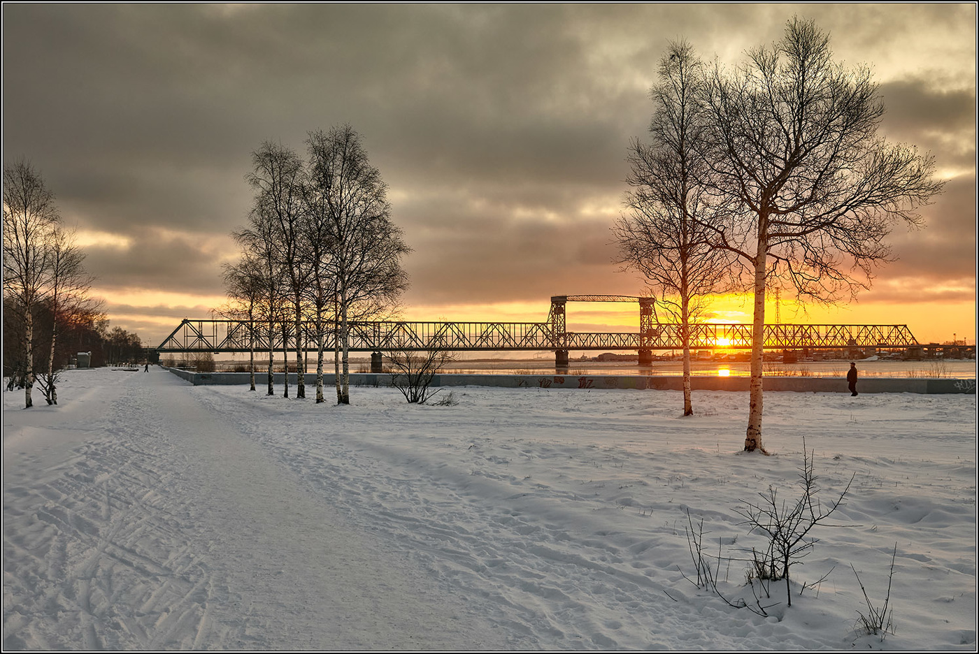 Полдень в Архангельске в зимние дни.