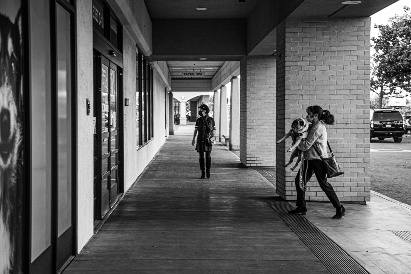 Из-за угла...