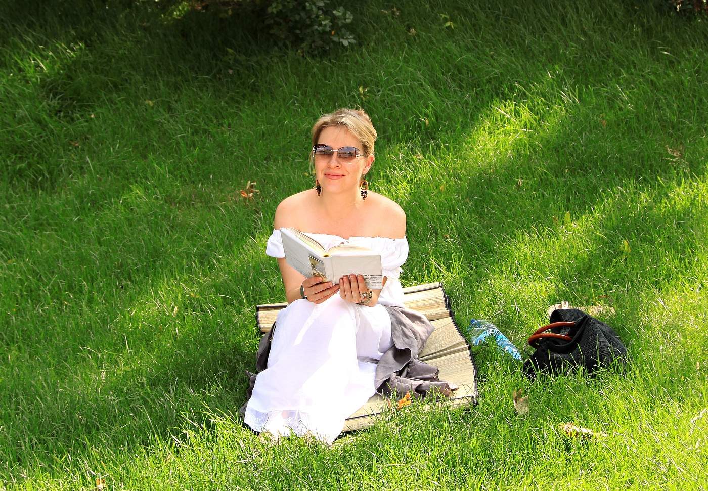 Дама за книгой