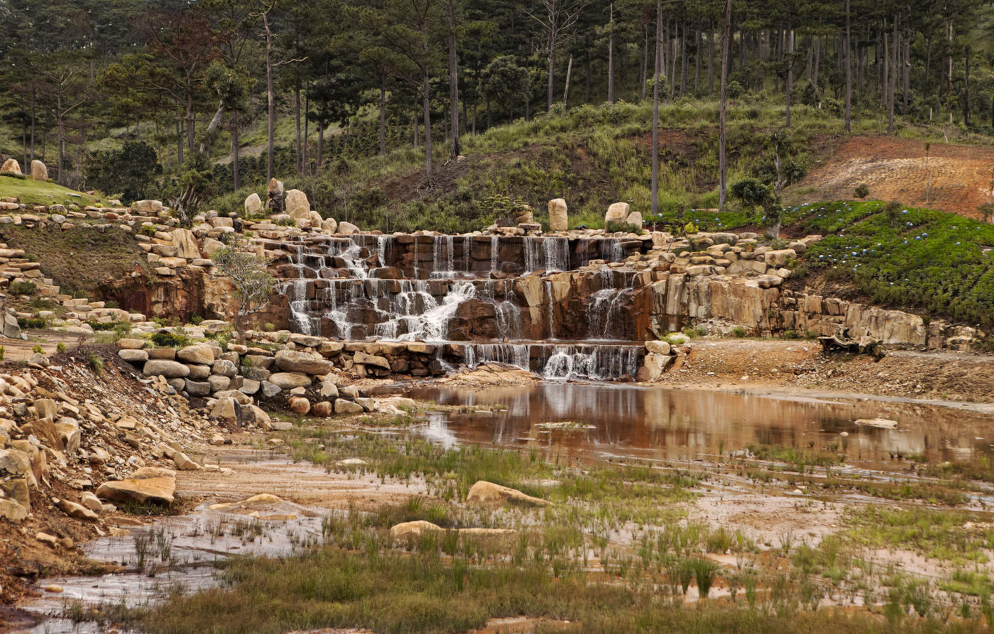 Рукотворный водопад 2