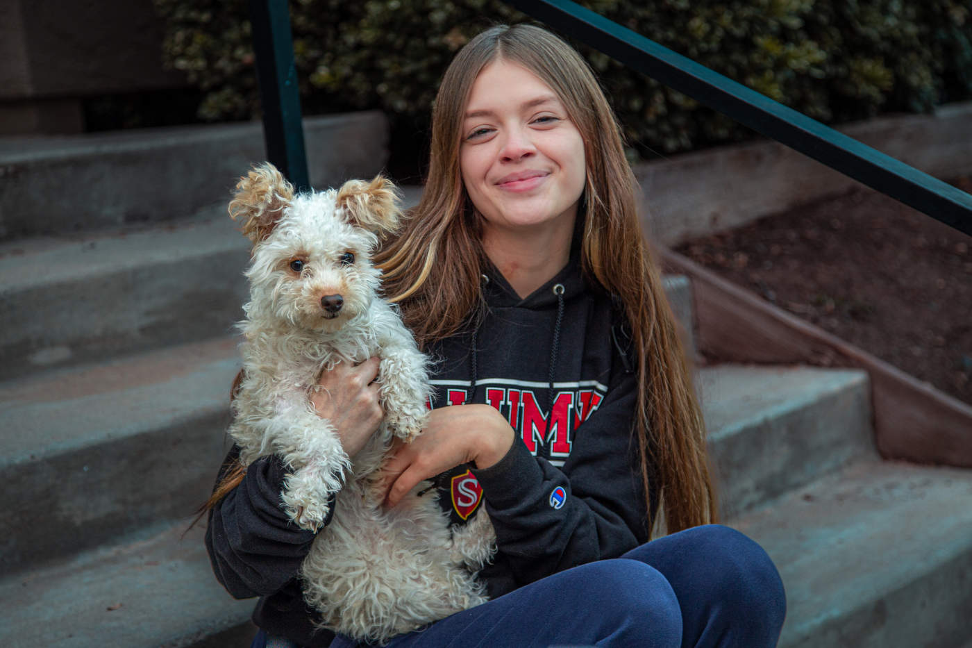 Девочка с собачкой