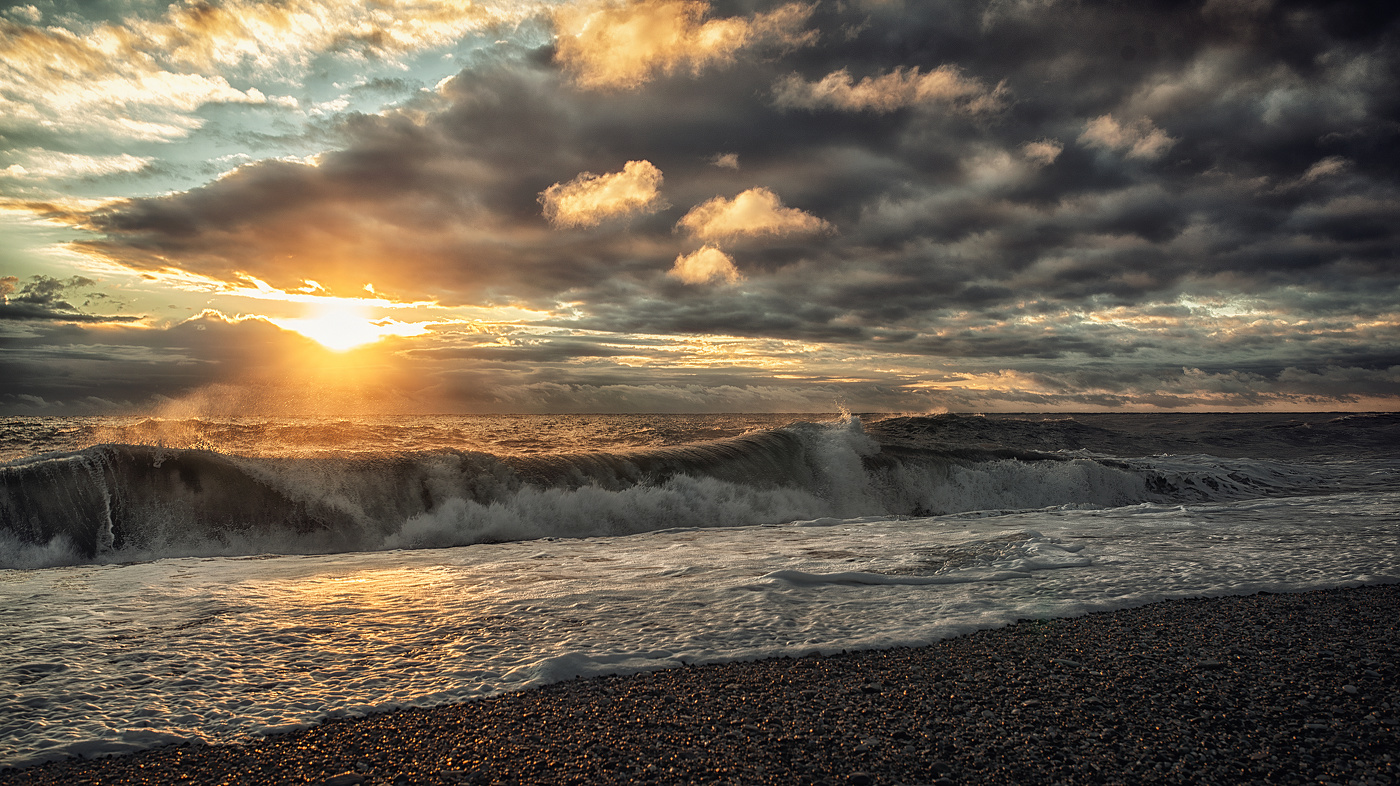 Неспокойно зимнее море..