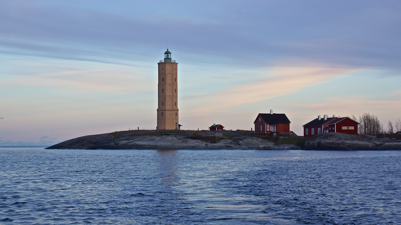 Маяк Сёдершер близ Хельсинки