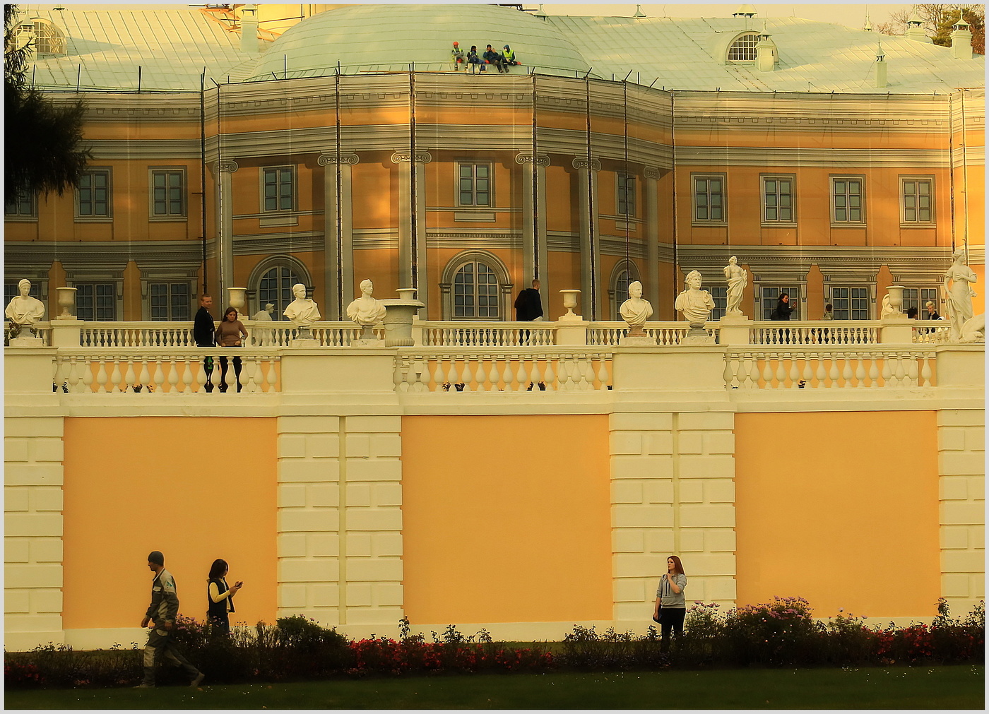 Люди и манекены