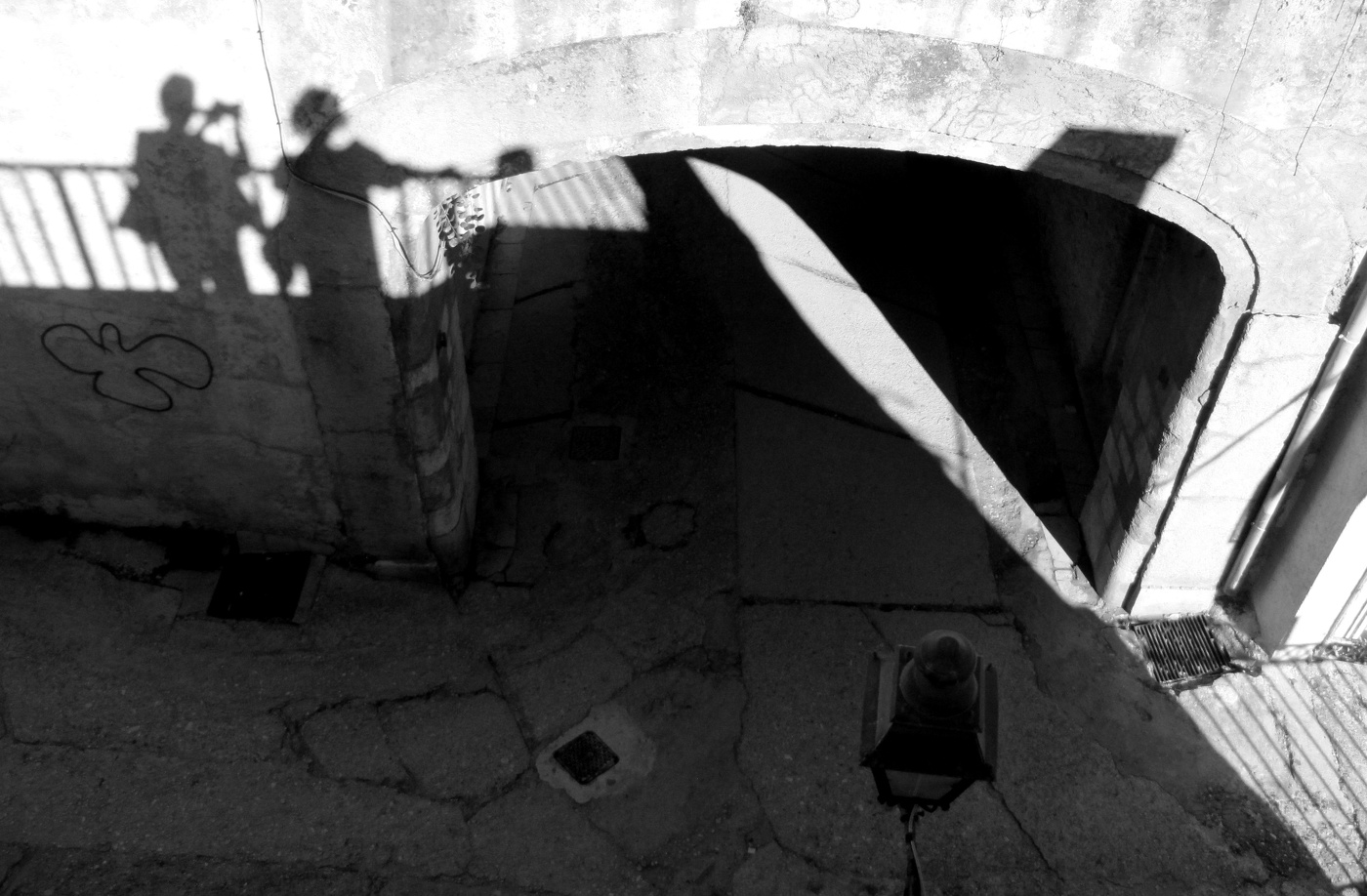 Тени на стене