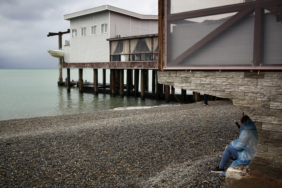 ... у моря погоду