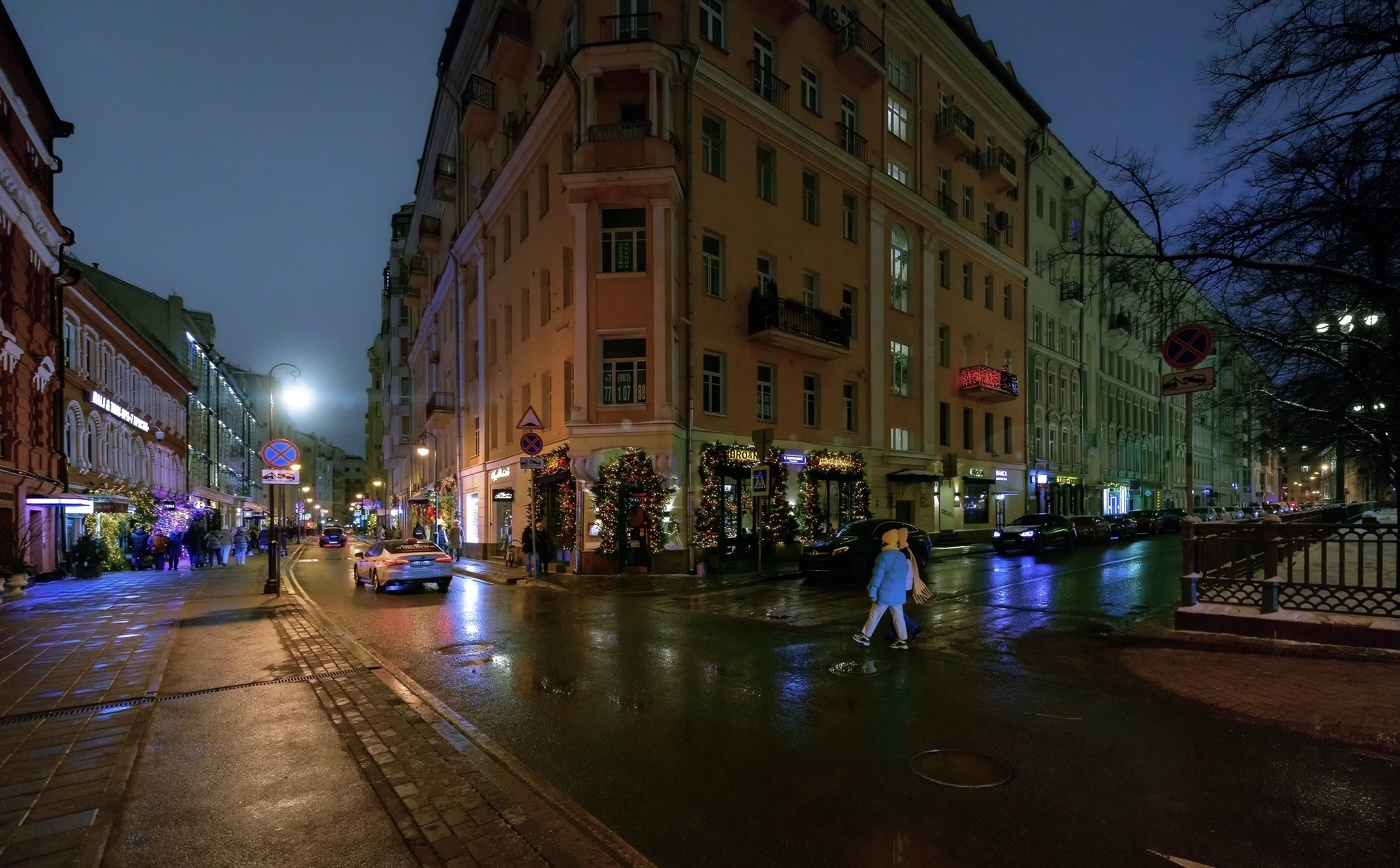 На углу у Патриарших