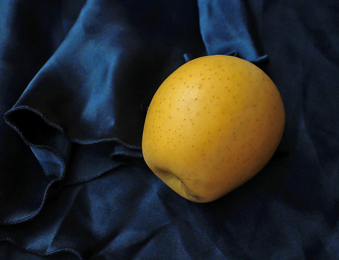 Жёлтое на синем