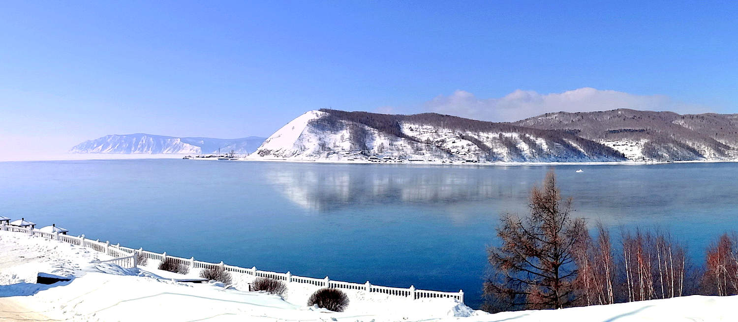 Пейзажная панорама истока Ангары