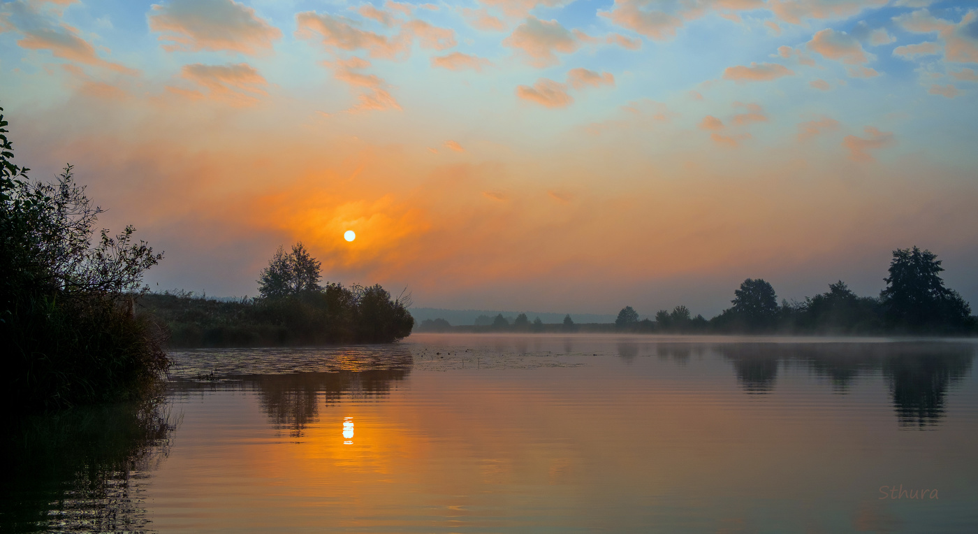 На рассвете.
