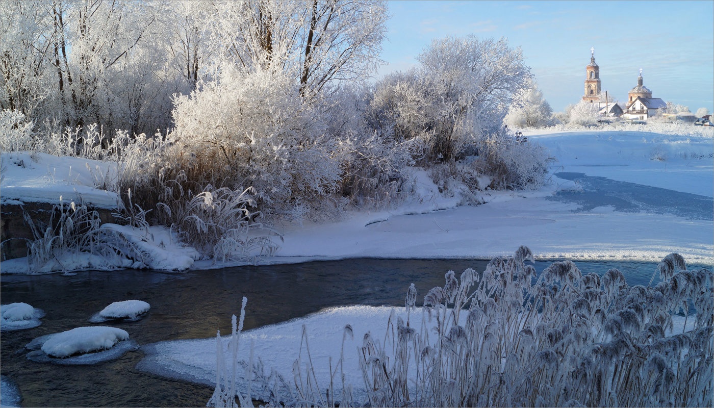 У речки за околицей