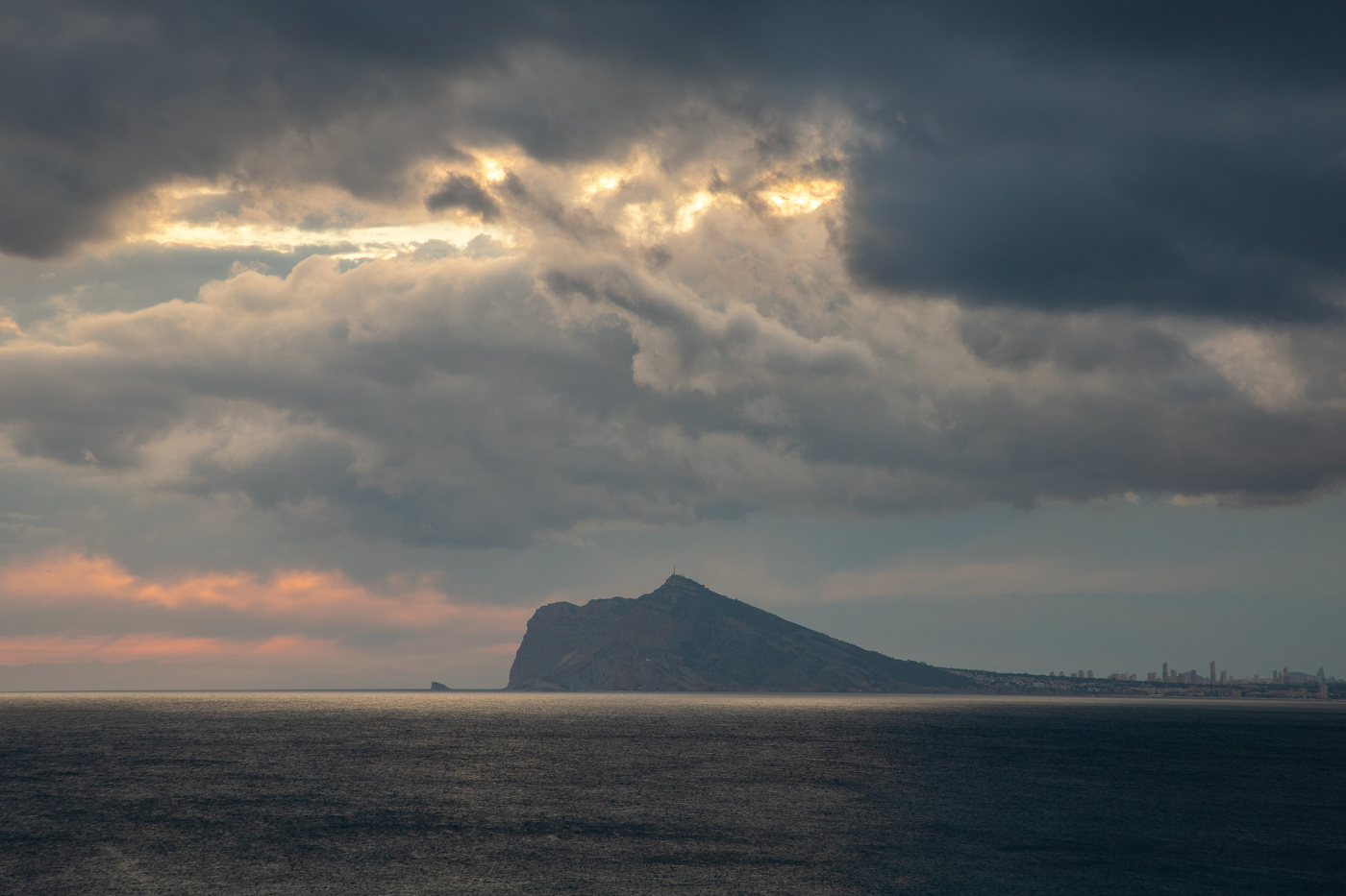 Тучи на морем