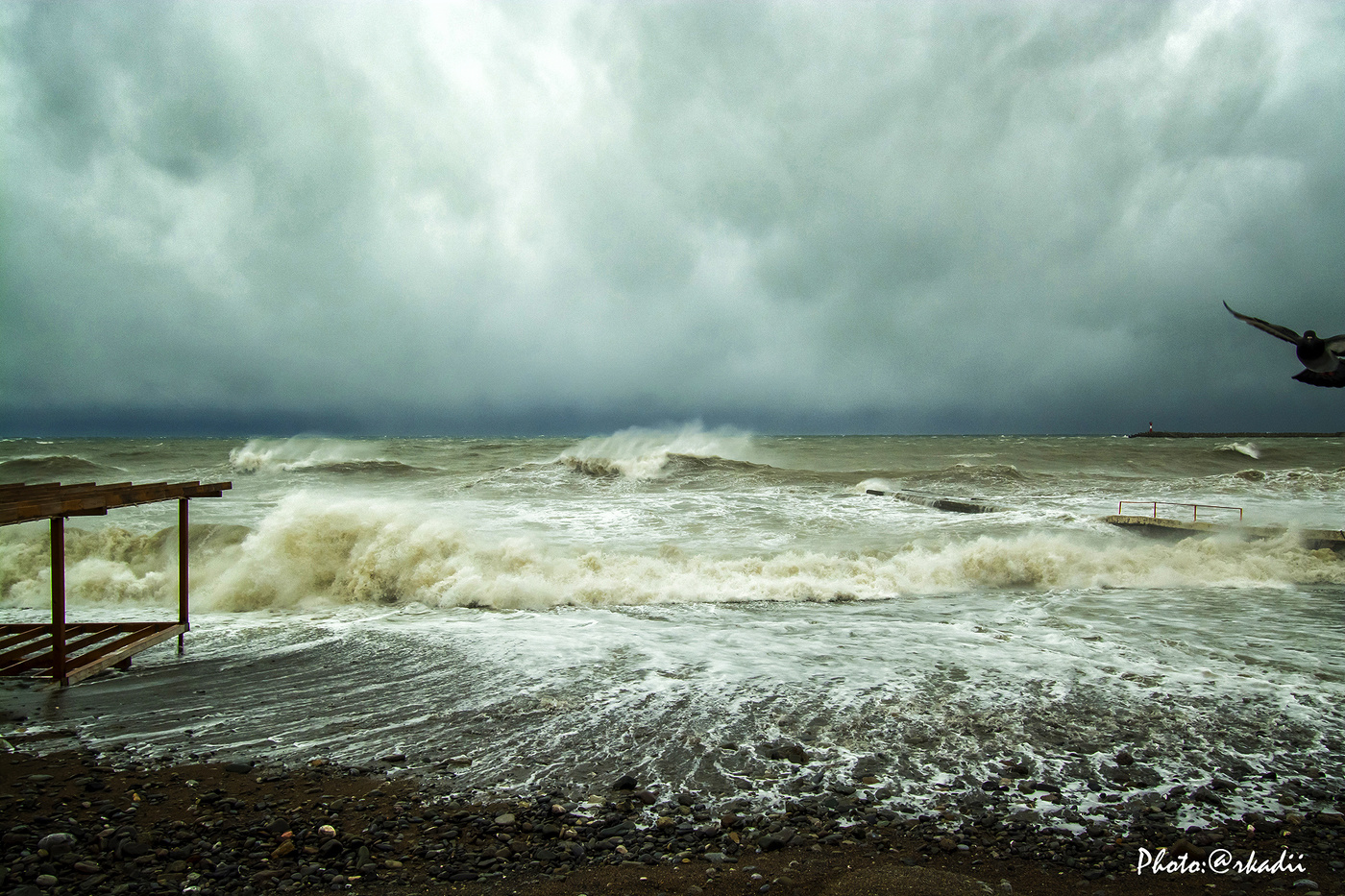 Море штормит)))