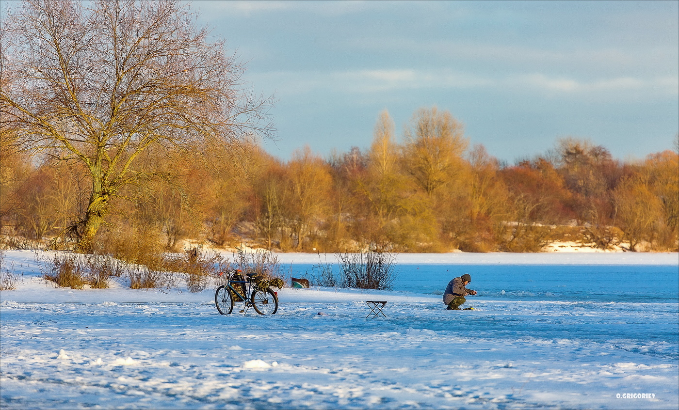 Живет надеждами рыбак...