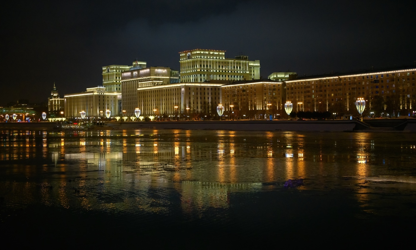 Вид со стороны Парка Горького