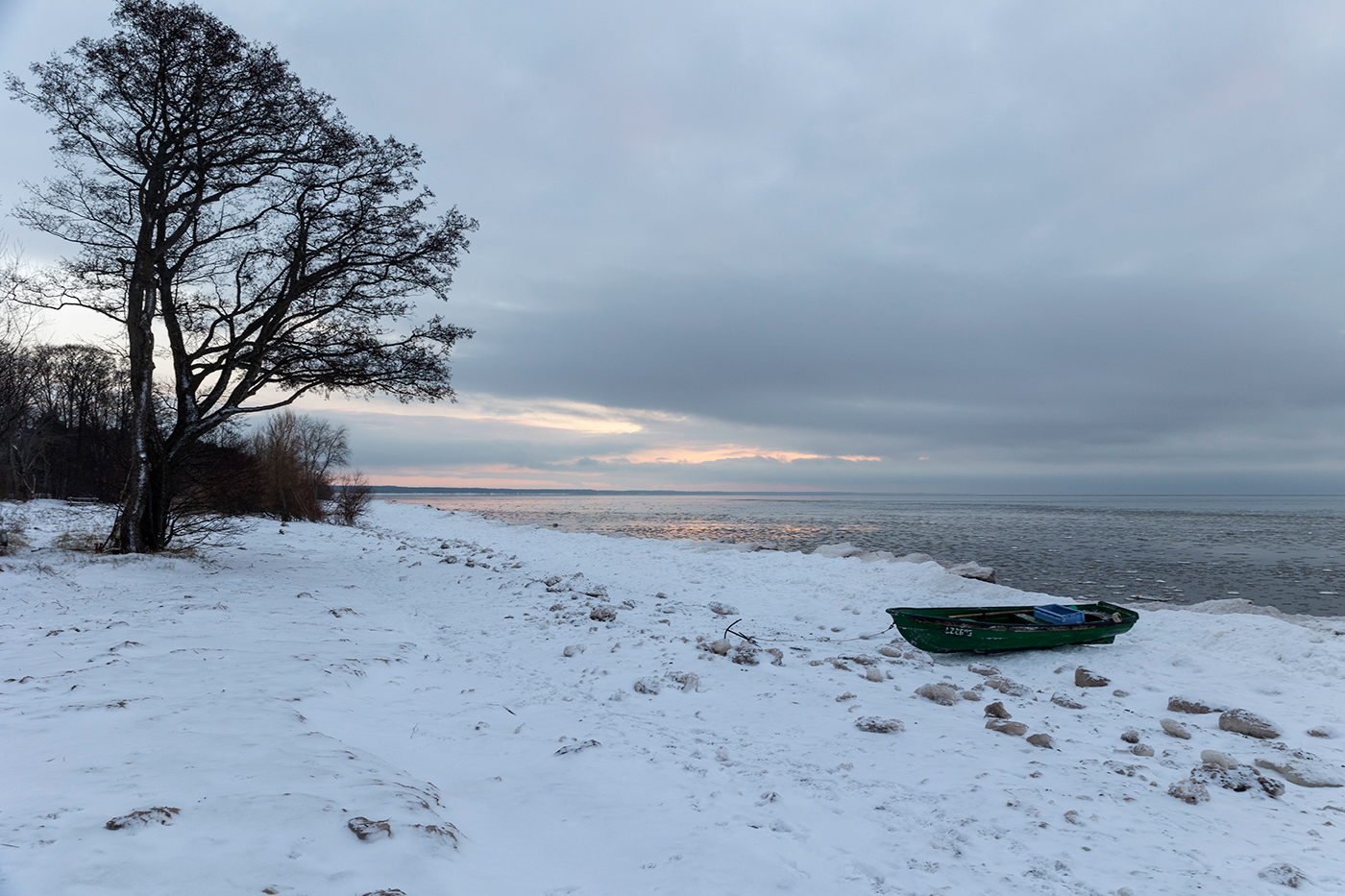 Одинокая лодка