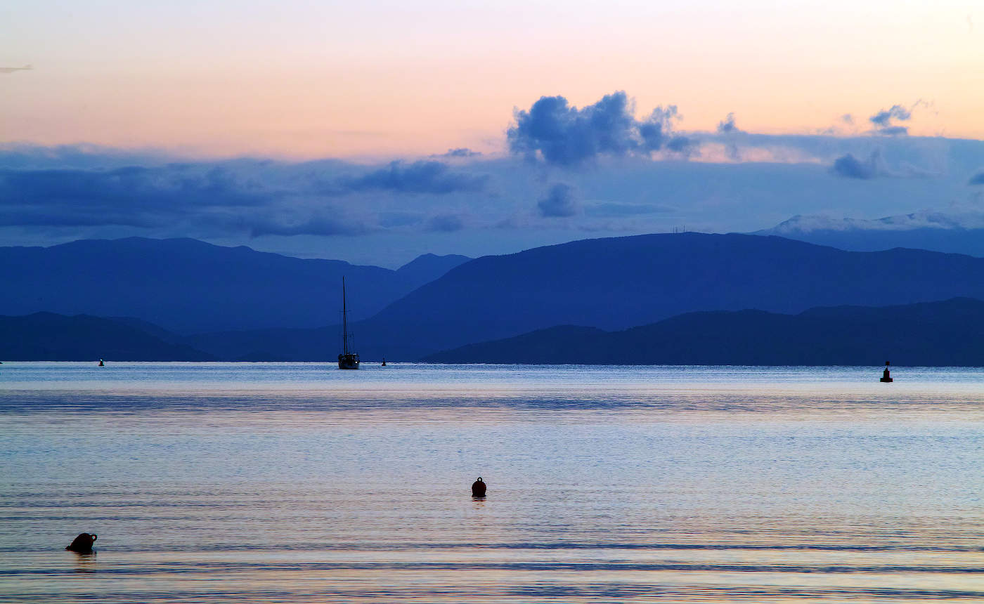 Пред синими горами