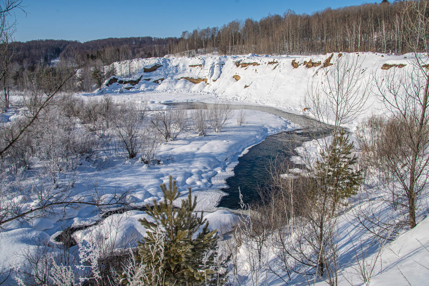 На пригорке