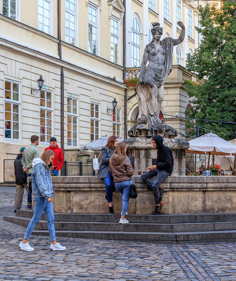 Фонтан с фигурой Амфитриты