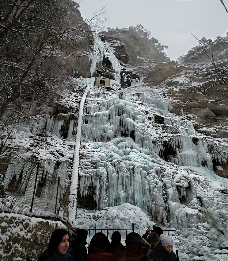 Застывший водопад