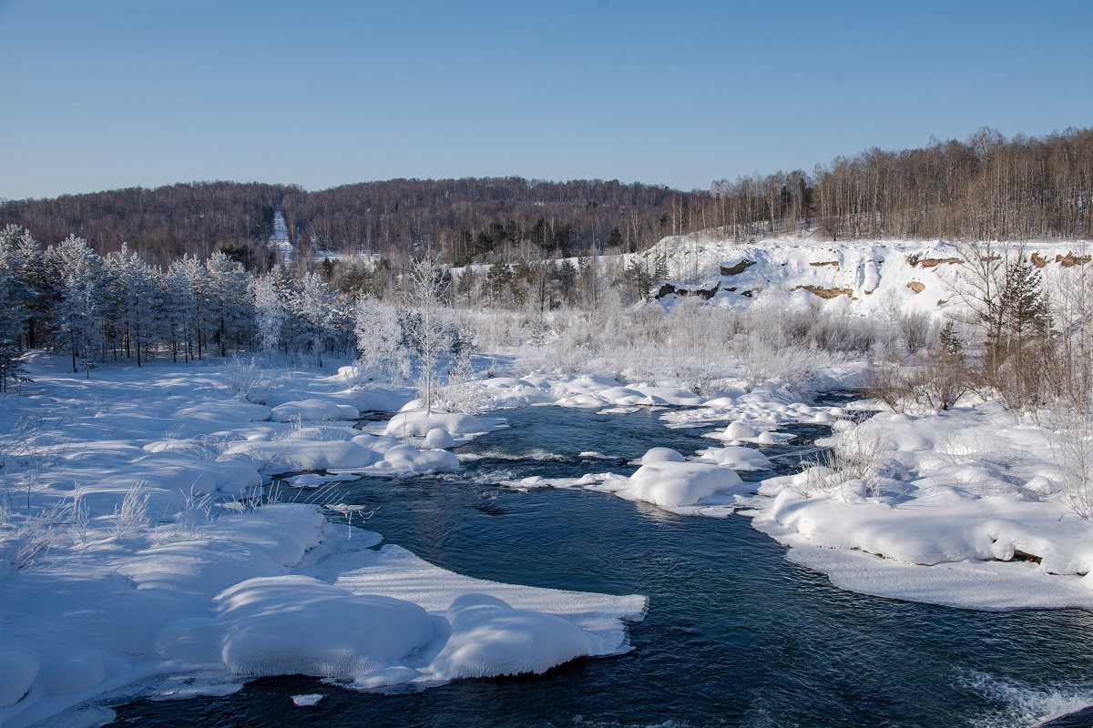 А речка течет и мороз не помеха