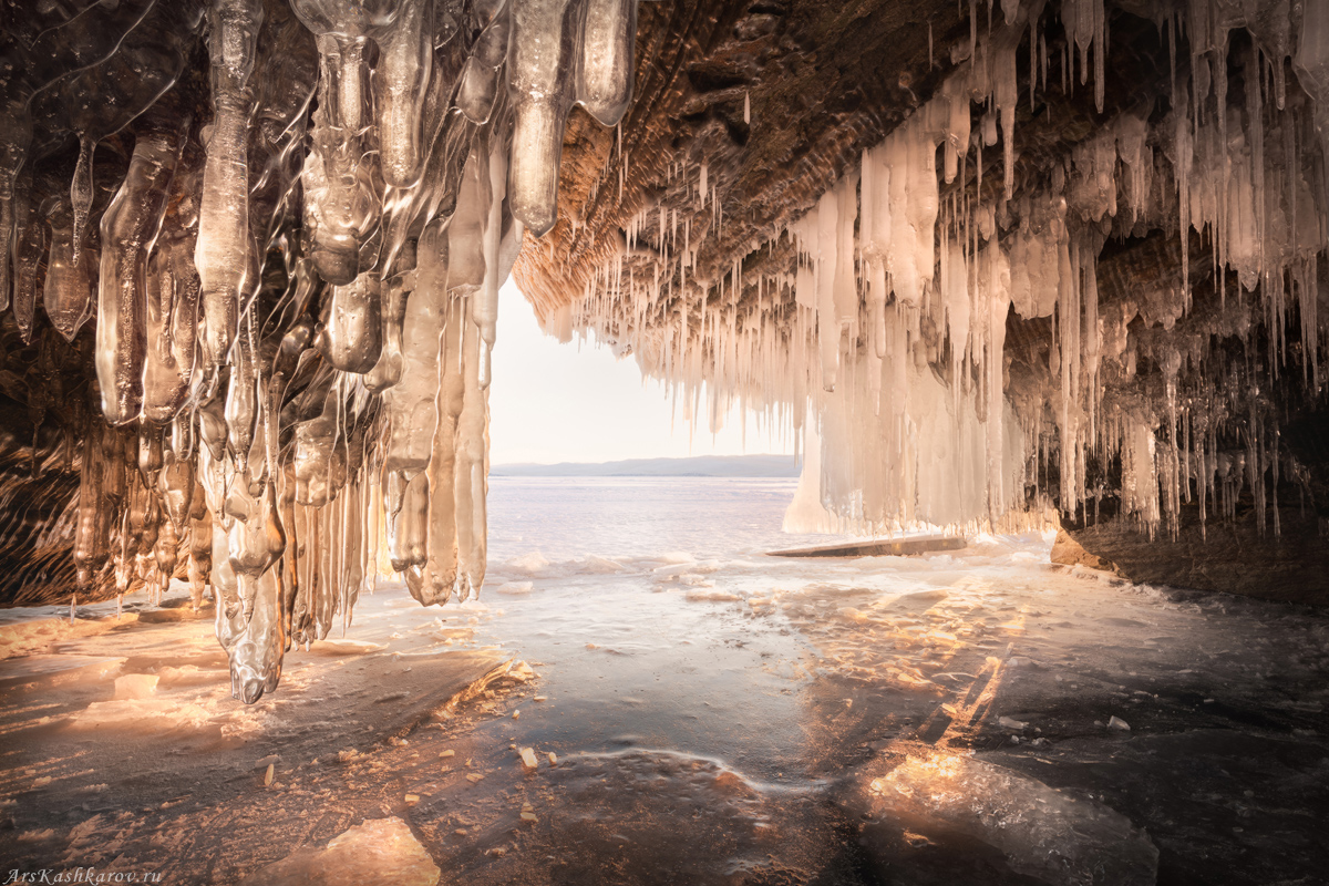 "Утро в ледяной пещере"