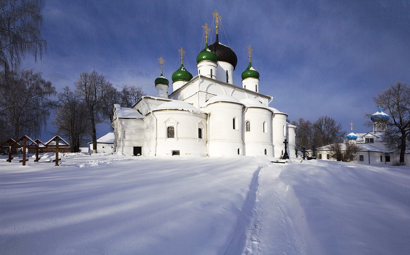 В монастыре