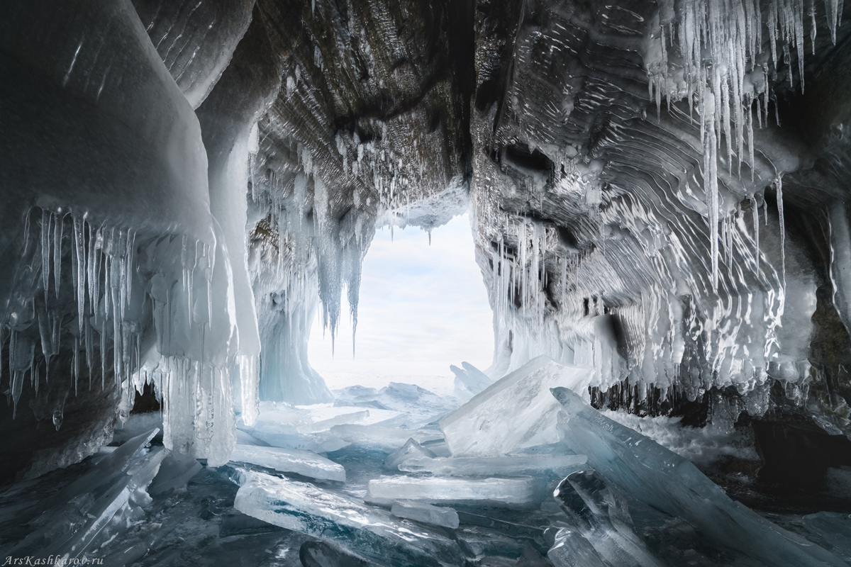 "Пещера со льдом"