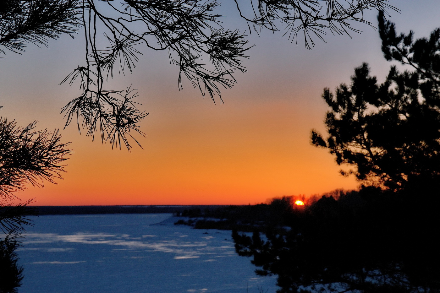 **Закат над рекой.*