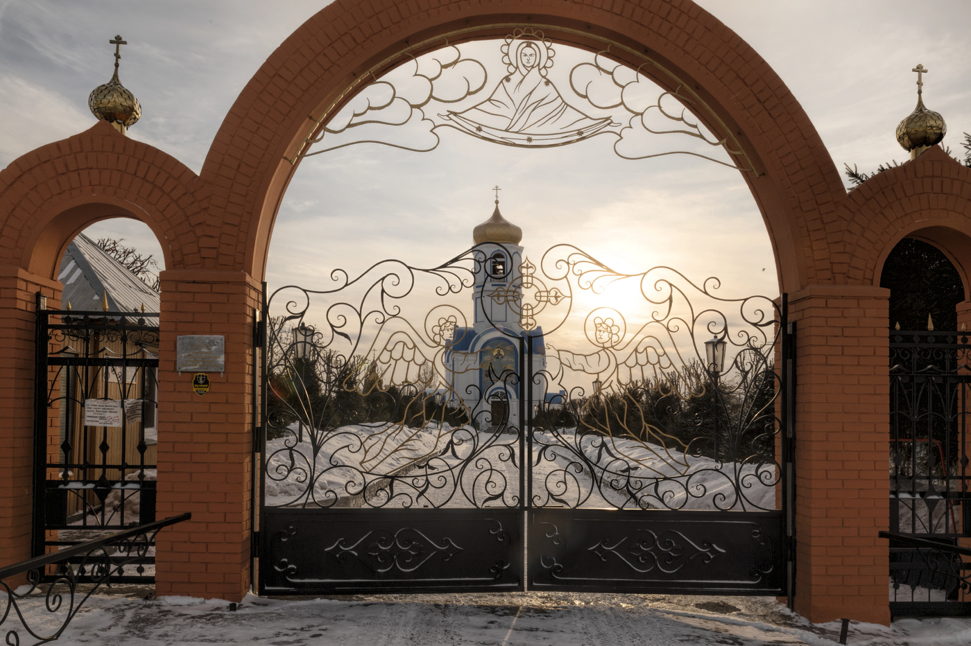 монастырские ворота