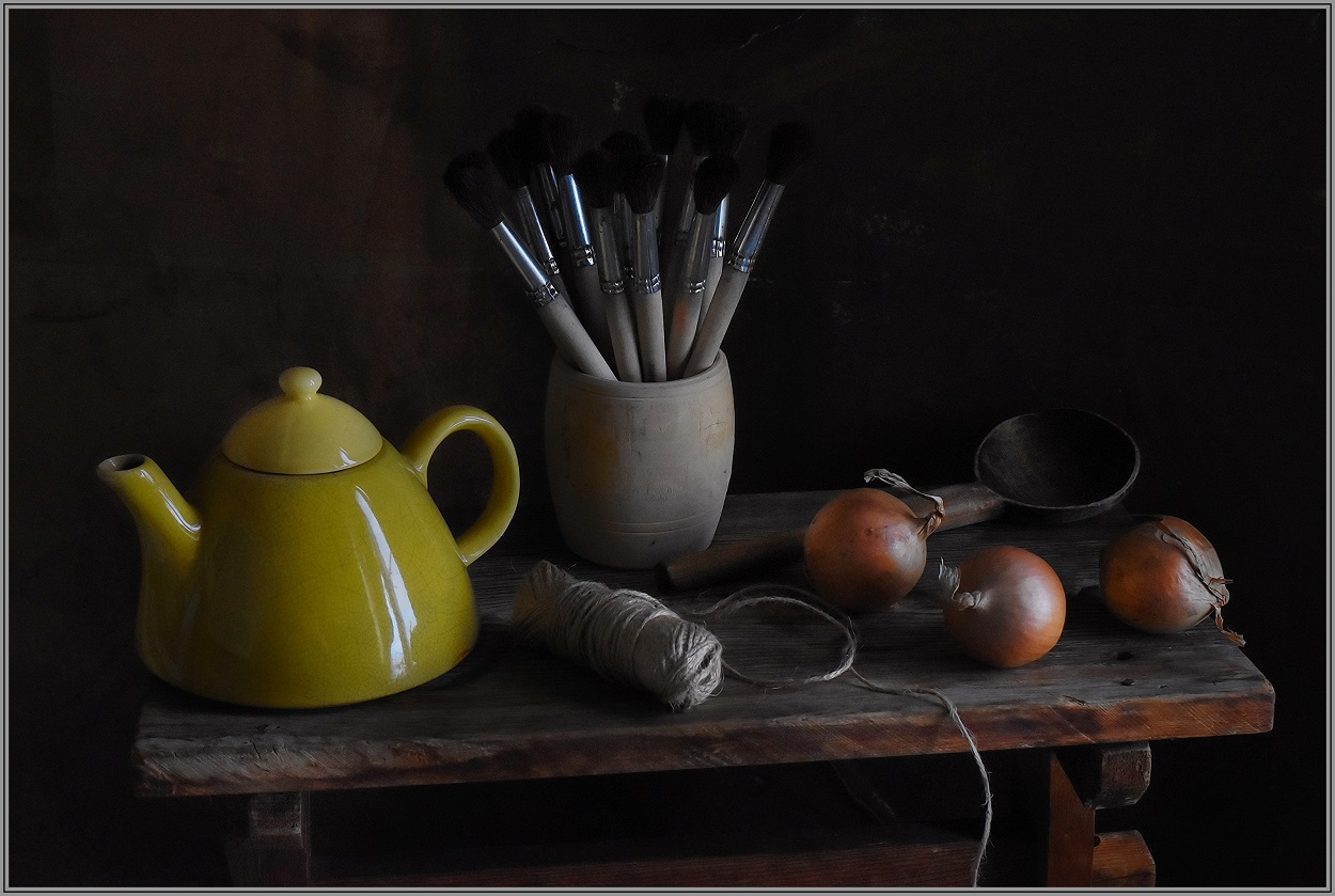 ...... Этюд с желтым чайником ....
