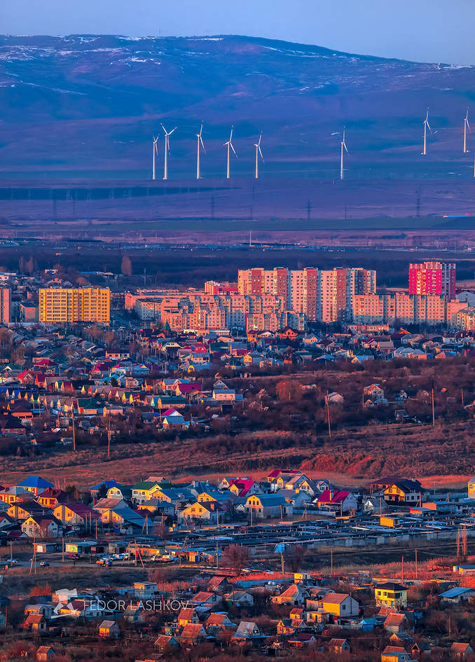 Город Невинномысск на закате