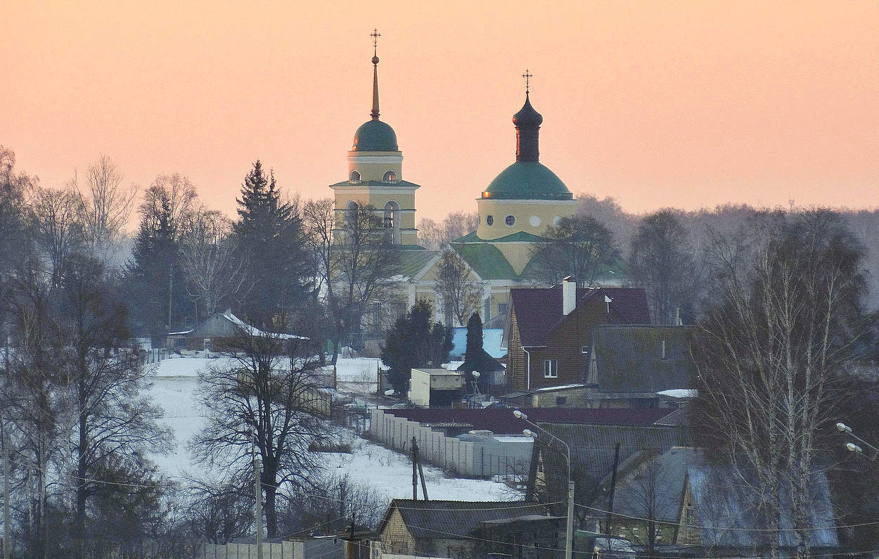Морозный туманный вечер выдался в селе