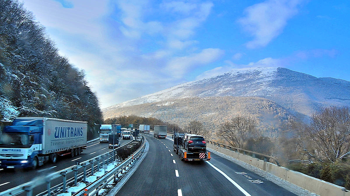 Через окно по дороге