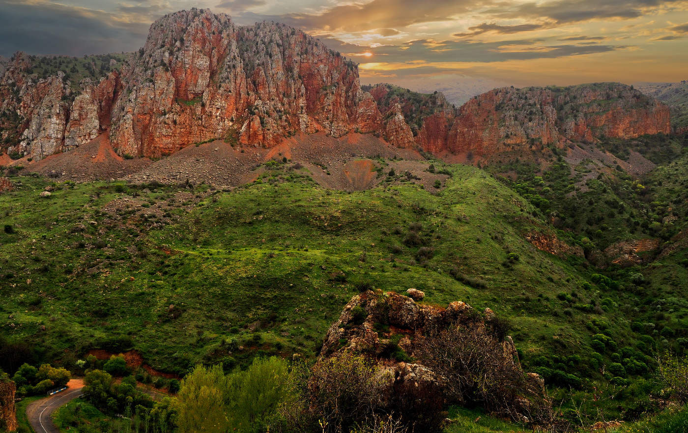 Красные скалы.