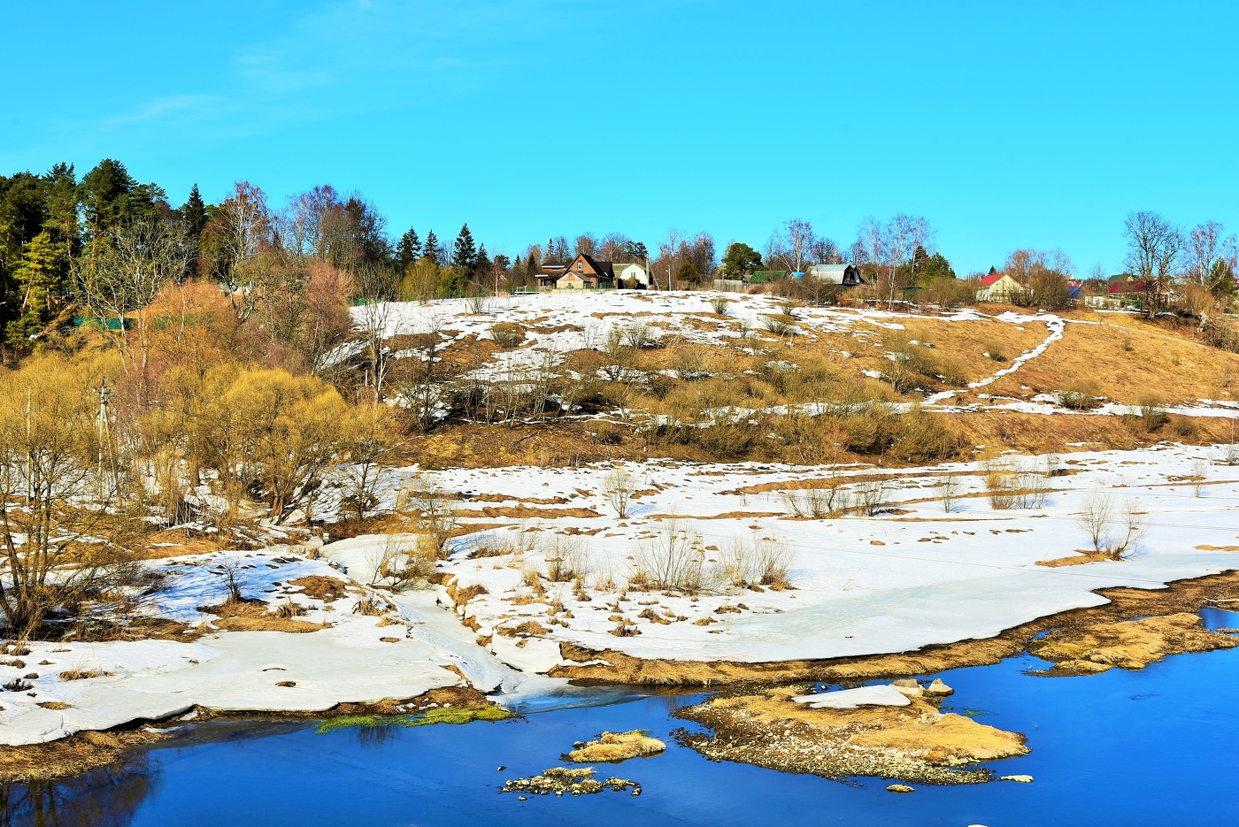 "О, как прекрасно и непрочно последним снегом светит март..."