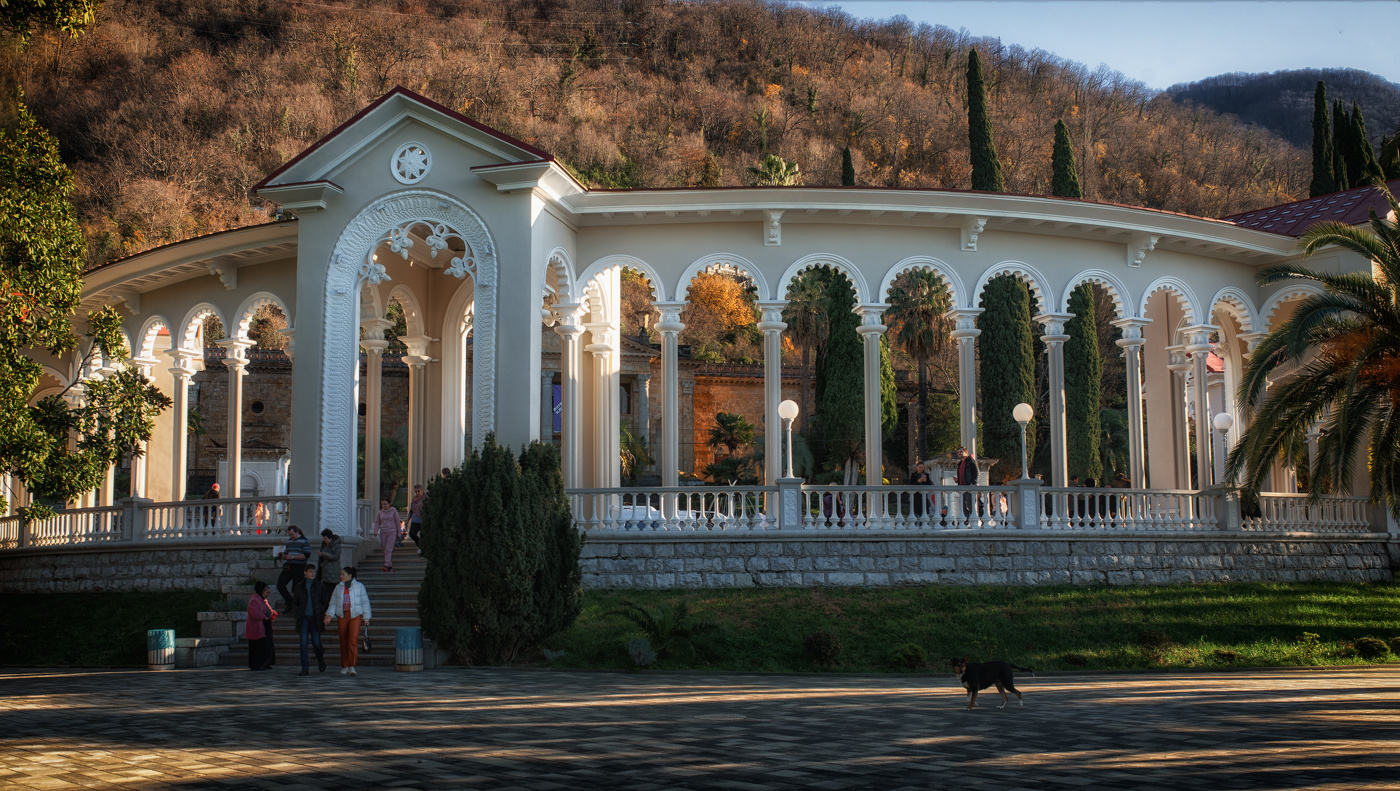 Городская колонада.