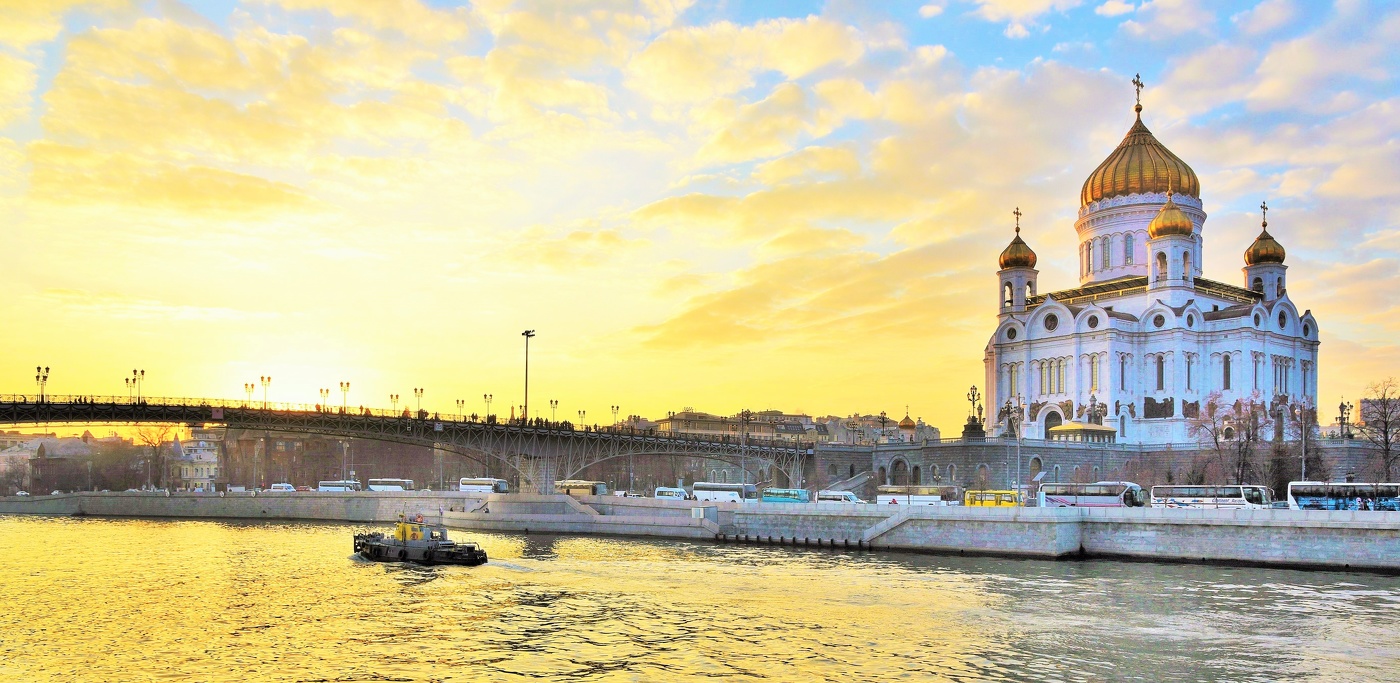"В час, когда зажегся купол тихим , теплым огоньком..."